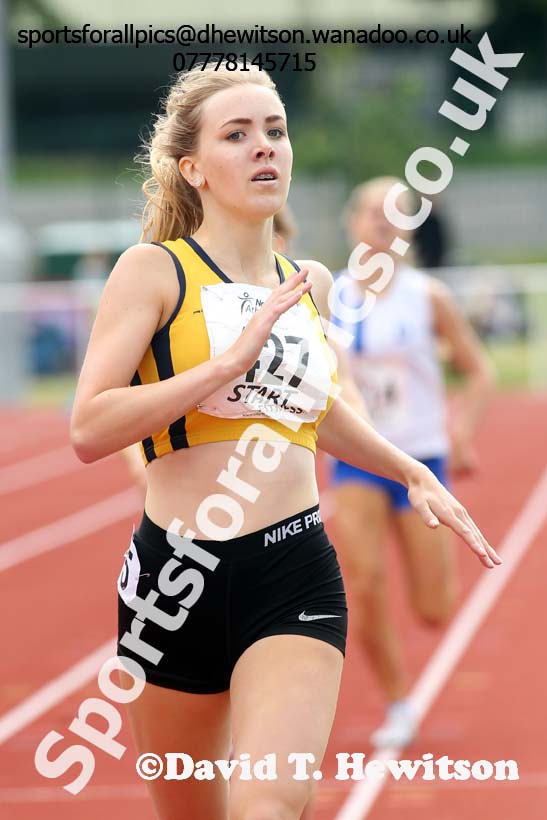 Womens under-17s 800 metres, Northern Under-13s, U-15s and 17s Championships. Photo: David T. Hewitson/Sports for All Pics